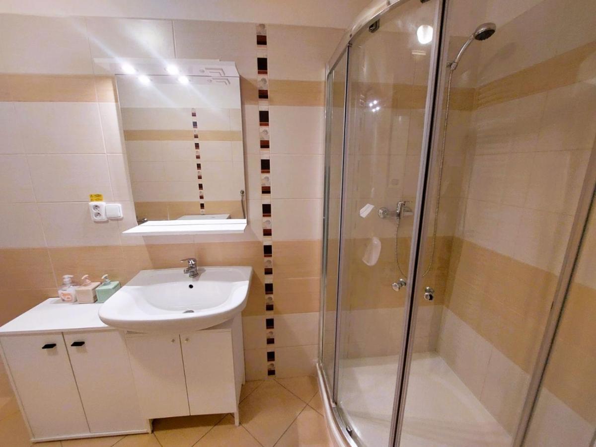Prostorny Byt V Centru 3 Kk 80 M2 Градец-Кралове Экстерьер фото