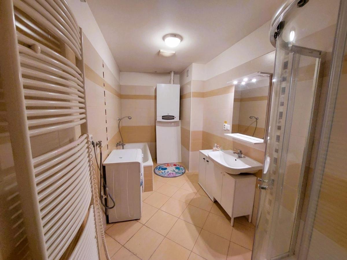 Prostorny Byt V Centru 3 Kk 80 M2 Градец-Кралове Экстерьер фото