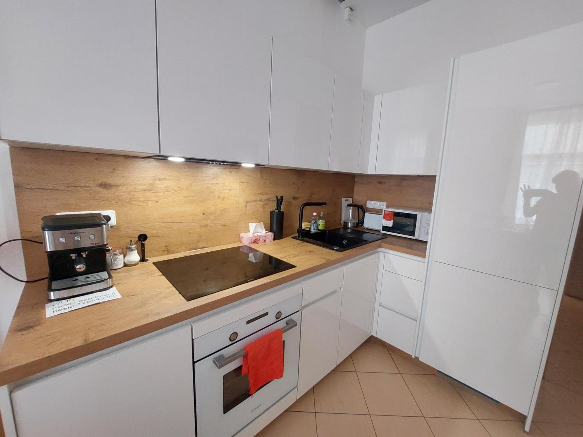 Prostorny Byt V Centru 3 Kk 80 M2 Градец-Кралове Экстерьер фото