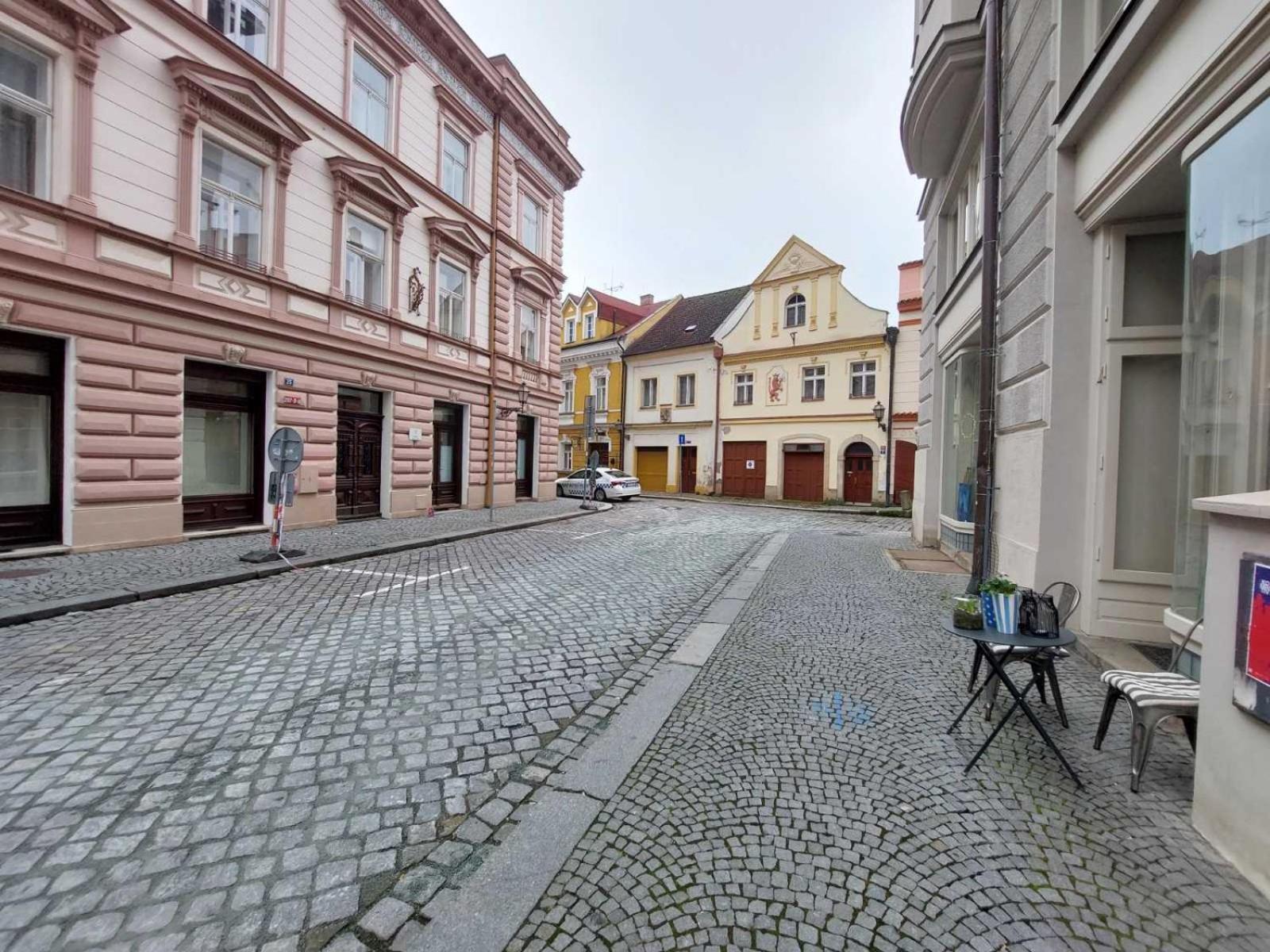 Prostorny Byt V Centru 3 Kk 80 M2 Градец-Кралове Экстерьер фото