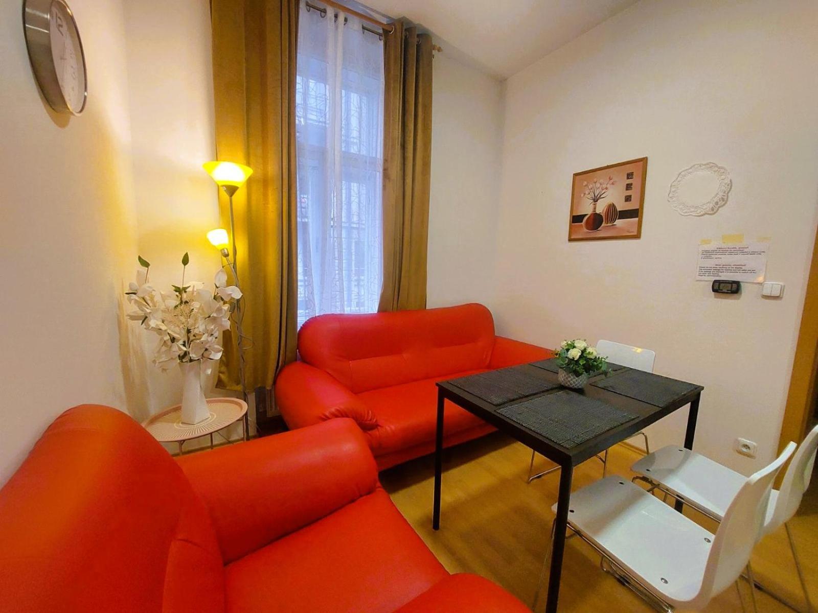 Prostorny Byt V Centru 3 Kk 80 M2 Градец-Кралове Экстерьер фото